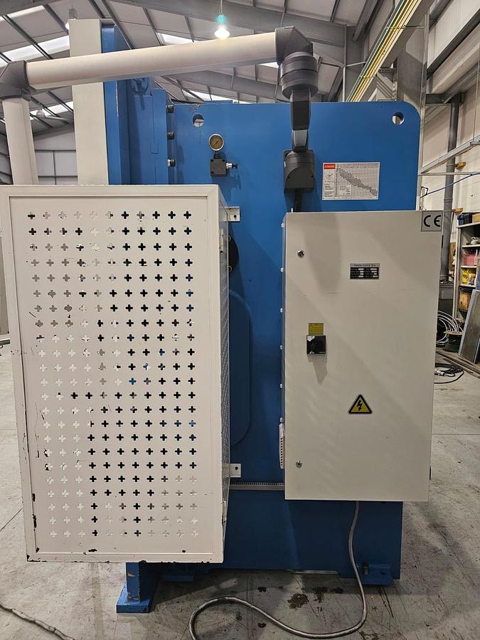 Used EDWARDS PEARSON EPT CNC ECO 3m x 135 ton Press brake