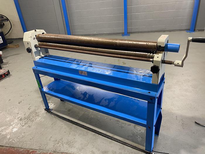 Used Mach roll 1300mm x 75mm Hand operated bending roller