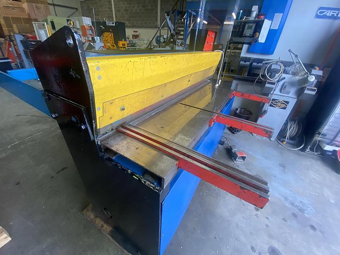 Used Press and shear 1300mm x 2.5 mm direct drive guillotine