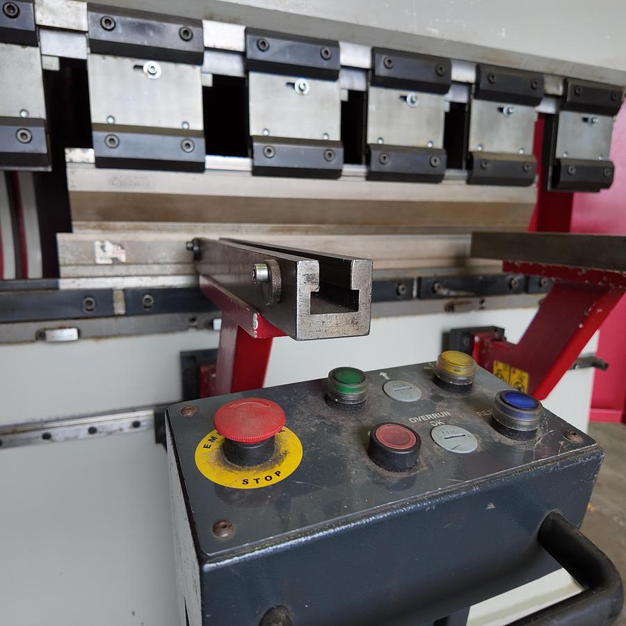 Used MORGAN RUSHWORTH BAYKAL 1250mm x 40 ton CNC press brake