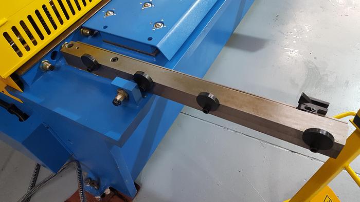 Used Mach cut 3006   3m x 6mm Hydraulic NC swing beam shear