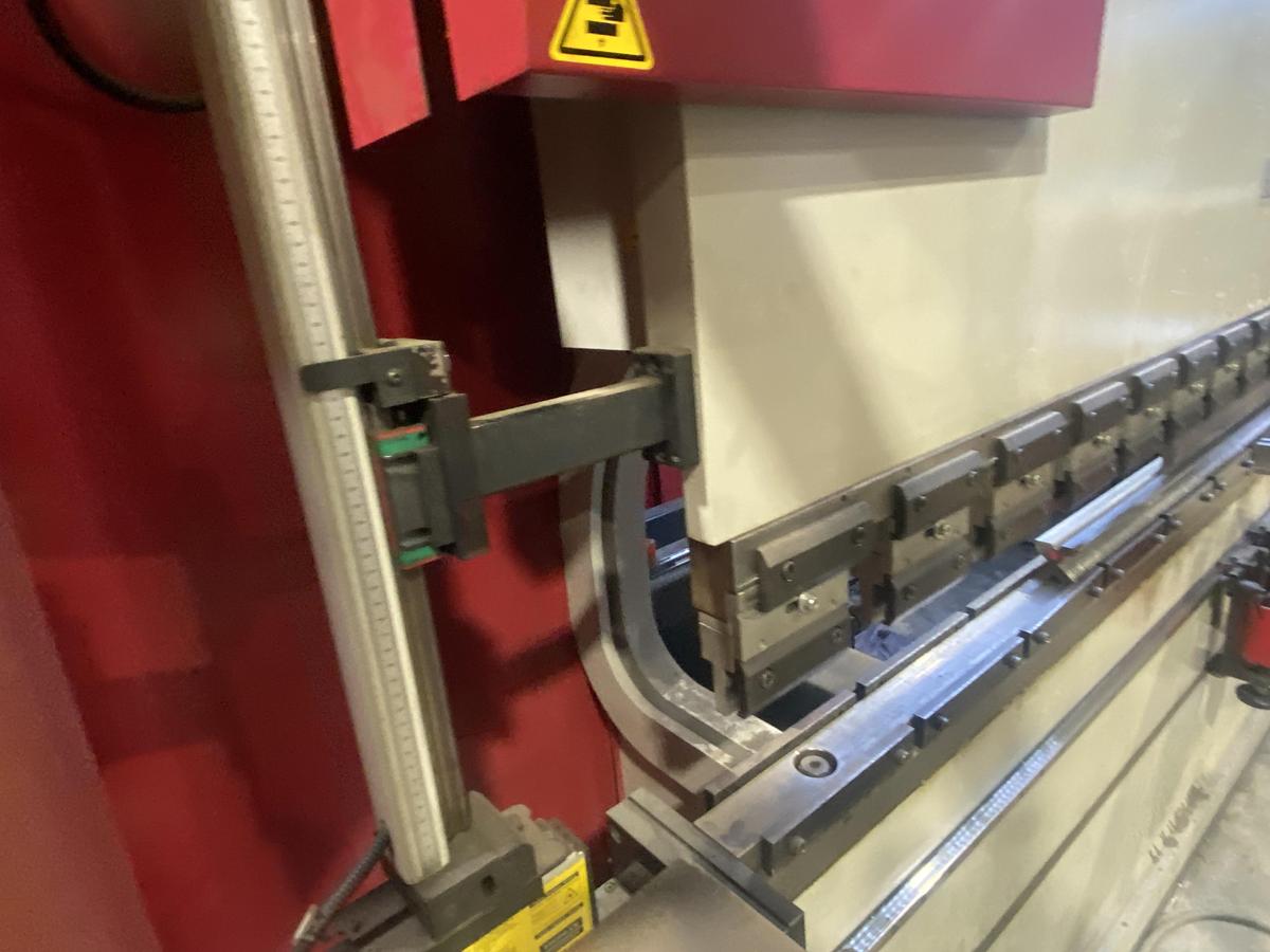 Used Morgan Rushworth APHS 31160    3m x 160 ton CNC press brake