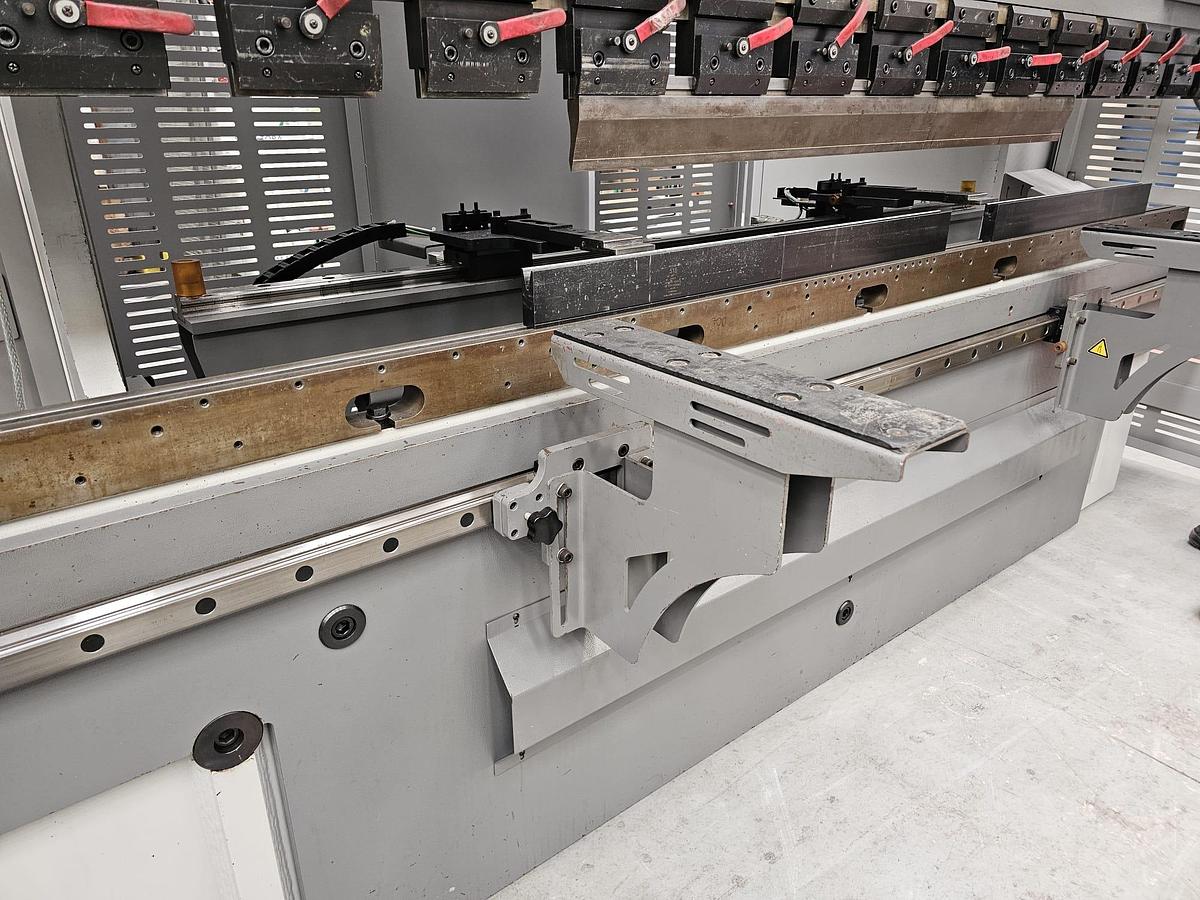 Used Bystronic Xact Smart  100 ton x 3m 6 axis cnc press brake