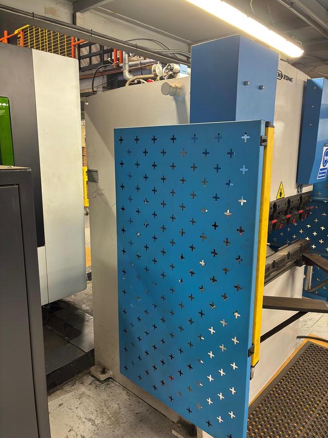 Used Mach 30 ton x 1300 cnc Press brake 