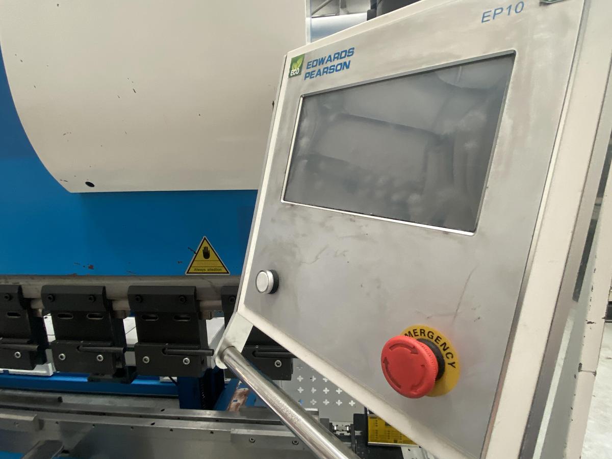 Used EDWARDS PEARSON EPT CNC ECO 3m x 135 ton Press brake