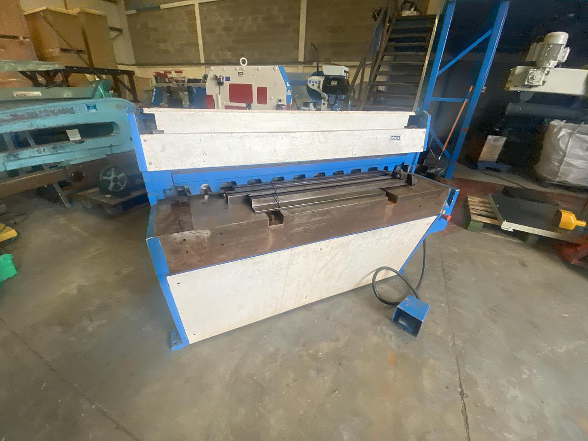 Used EDWARDS Direct Drive 1270mm x 3.2mm guillotine