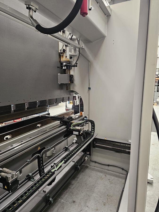 Used Bystronic Xact Smart  100 ton x 3m 6 axis cnc press brake