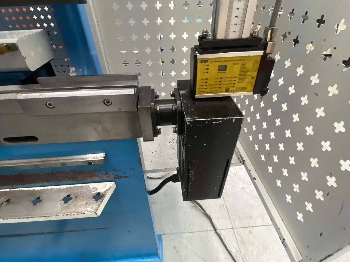 Used EDWARDS PEARSON EPT CNC ECO 3m x 135 ton Press brake