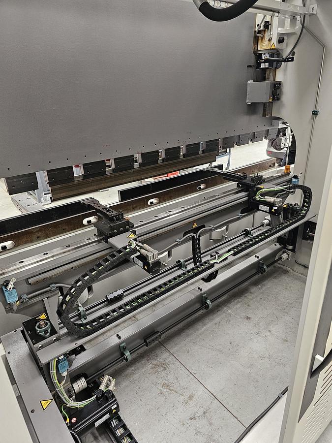 Used Bystronic Xact Smart  100 ton x 3m 6 axis cnc press brake