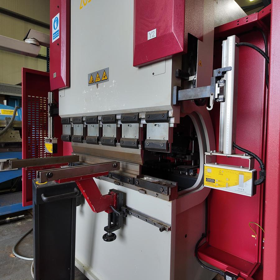 Used MORGAN RUSHWORTH BAYKAL 1250mm x 40 ton CNC press brake