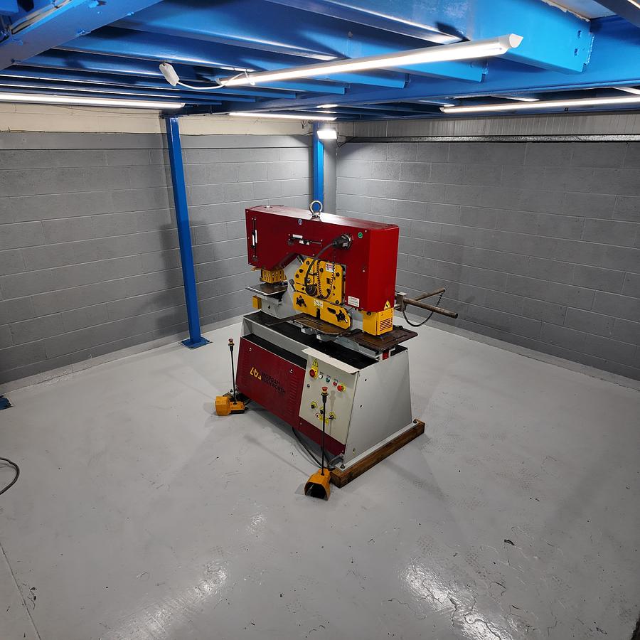 Used Morgan Rushworth Sahinler 70 ton 2 cylinder 5 station steelworker