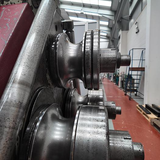 Used AKYAPAK 100 shaft section roller (morgan rushworth)