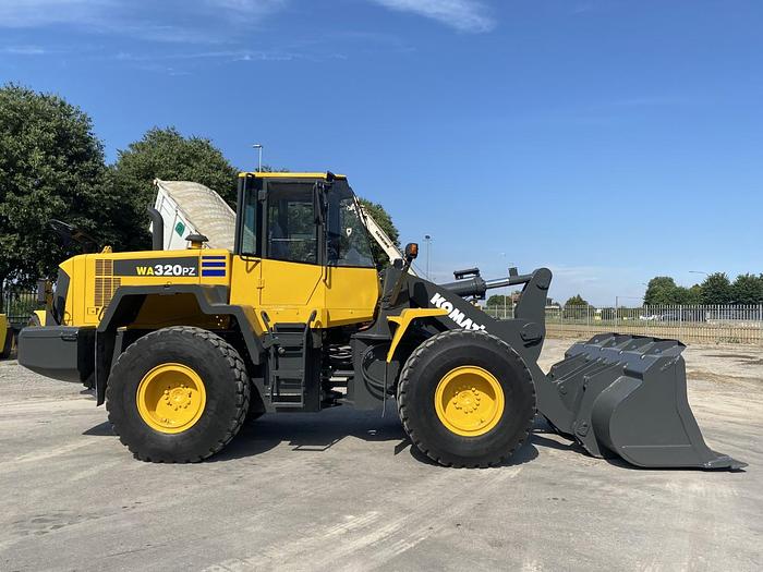 Usato 2011 KOMATSU WA320 PZ-6