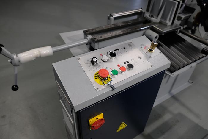 UZMA 320 Horizontal Bandsaw