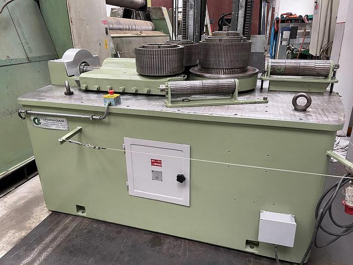 Usato CURVATRICE DI PROFILI MARCA PARMIGIANI