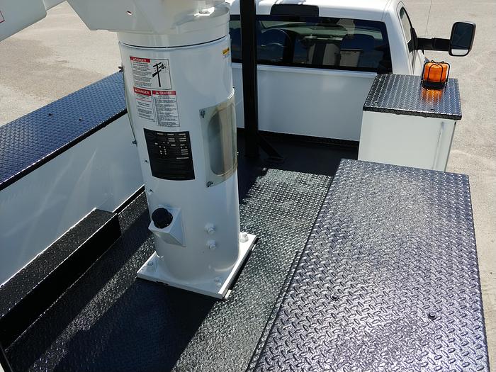 Used Versalift SST-40-EIH Telescopic Articulating Boom on 2014 Ram W5500 4x4 Reg Cab Utility Truck - 86383