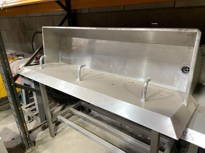 Used STAINLESS STEEL SINKS