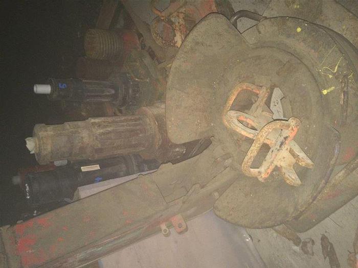 Used Hydraulic tongs with casing spinners / pipe spinner.