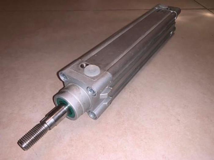 Używane Siłownik ISO15552 DNC-32-110-PPV-A (163304), Festo