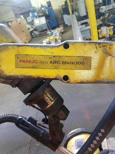 Used FANUC ROBOT ARC MATE 100i . FANUC TYPE A05D-2402-B001 RJ-3 controller