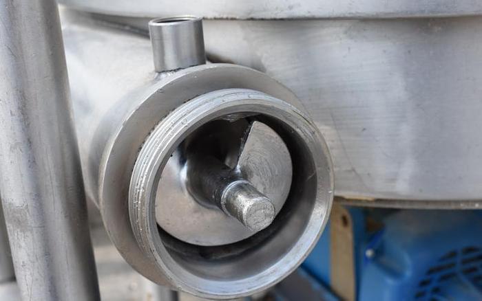 D'occasion USED 60 GALLON JACKETED TANK, STAINLESS STEEL, WITH MIXER & AUGER FEEDER