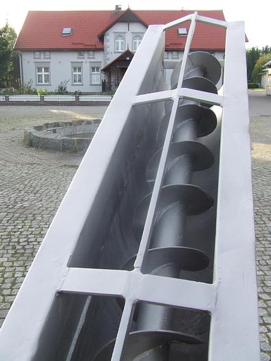 Used Bunkier ze skośnym przenośnikiem ślimakowym - rozładunkowym.  !wersja materiałowa wzmocniona!