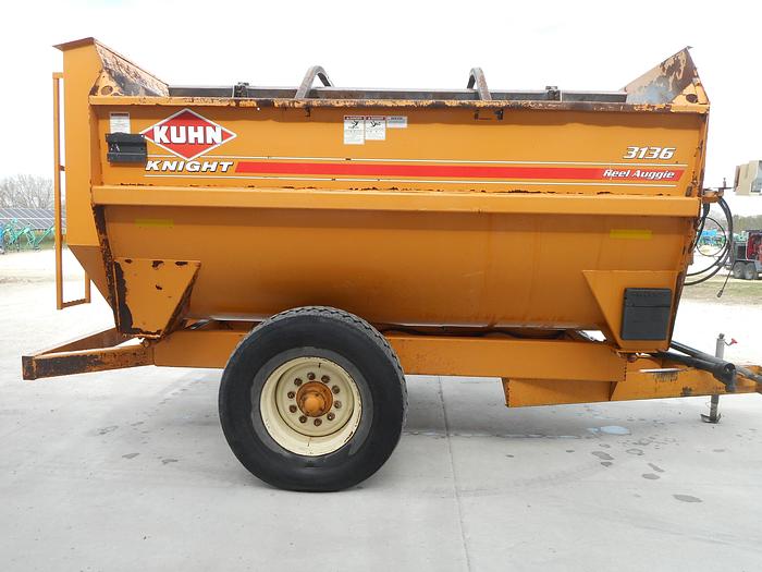 Used KUHN KNIGHT 3136