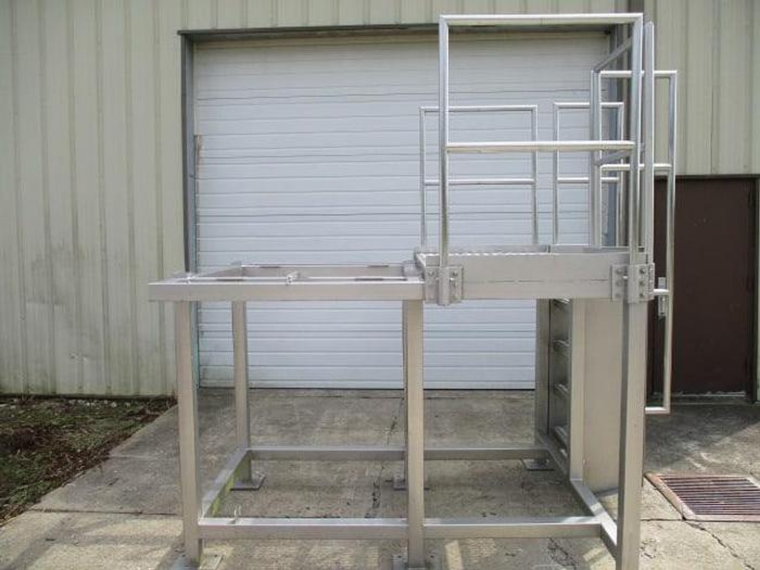 Used Work Platform, Stainless Steel, 3'Wx5' 8"L, Vertical Stairs