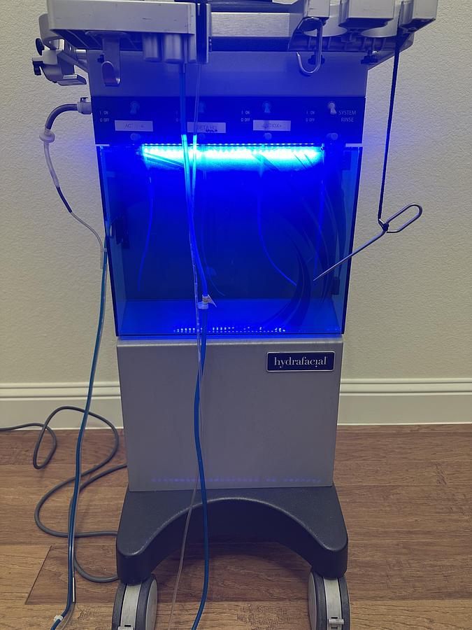 Used 2018 Edge Hydrafacial MD Elite - FOR PARTS