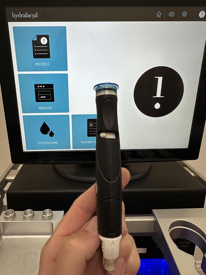 Used 2018 Edge Hydrafacial MD Elite - FOR PARTS