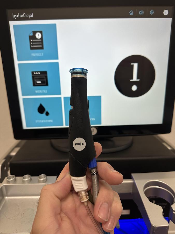 Used 2018 Edge Hydrafacial MD Elite - FOR PARTS