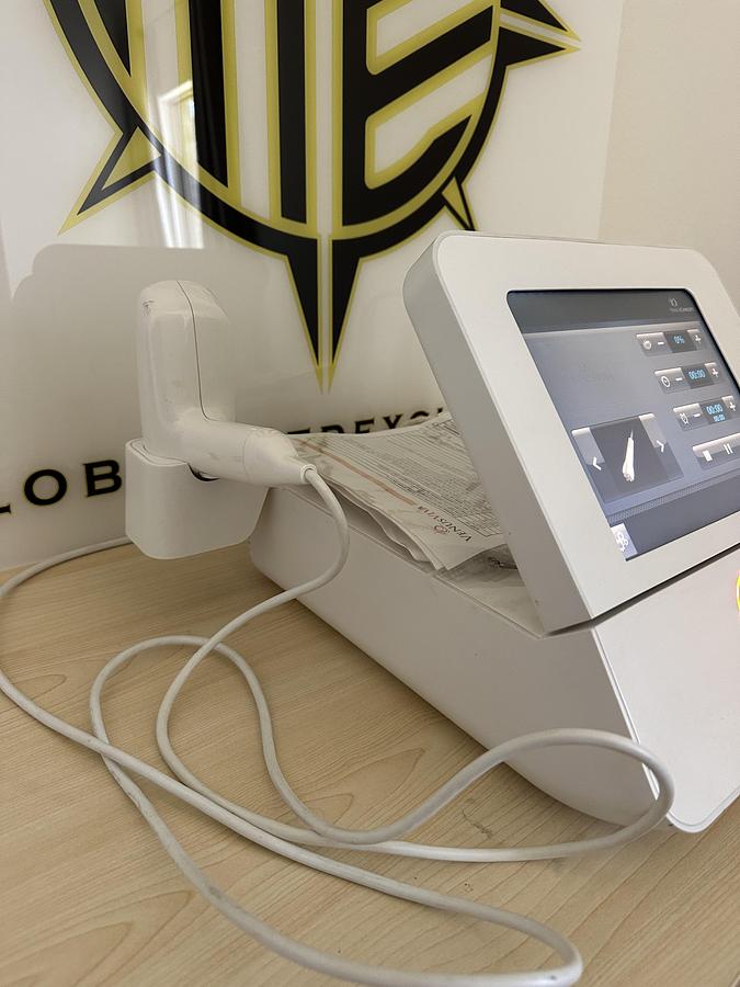 Used 2017 Venus Viva RF Microneedling