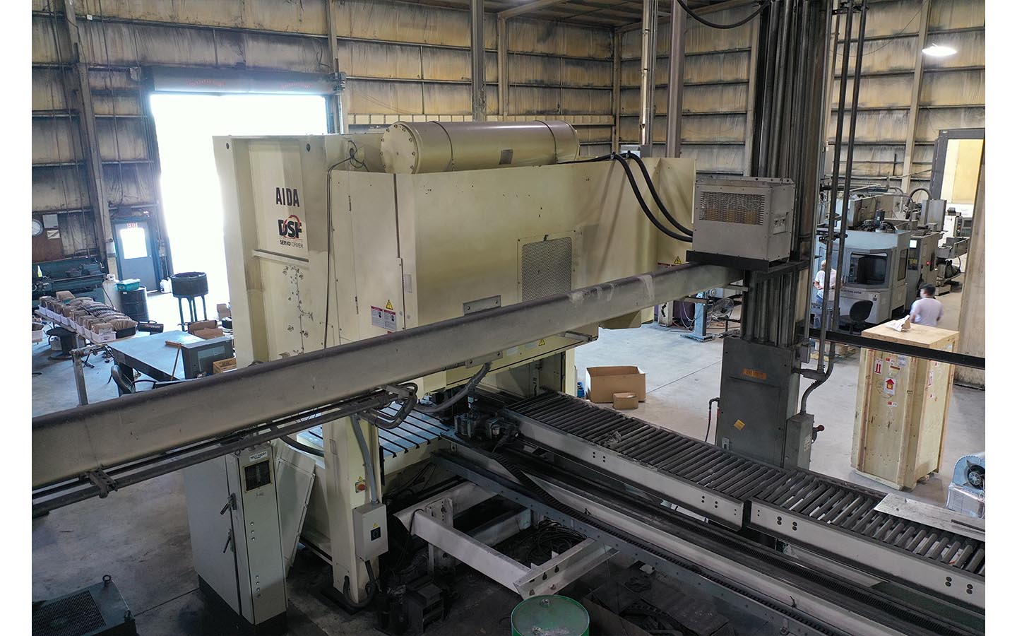 Used 330 TON AIDA DSF-N2-3000 SERVO PRESS NEW NEVER USED 2015