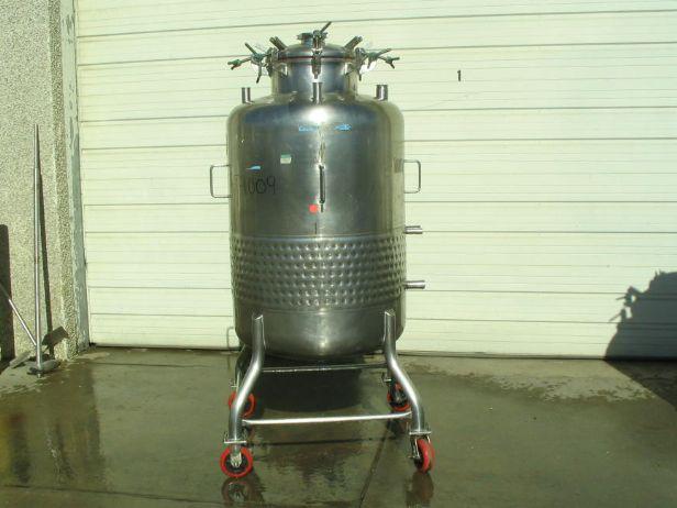 Usado 150 GALLON PRESSURE TANK.  MUELLER SERIAL P9185