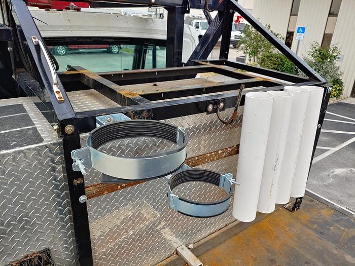 Used Elliott L55R Sign Crane on 2019 International 4300 Reg Cab Flatbed Truck - M97257