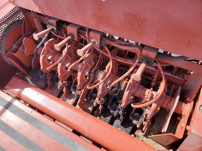 Used Hesston 4790 Baler w/ Accumulator