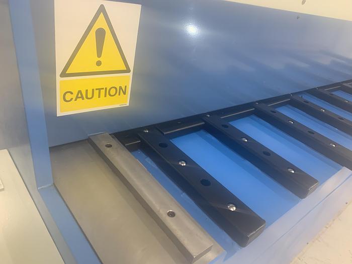 MACH- CUT MECHANICAL GUILLOTINES 2500mm x 3mm