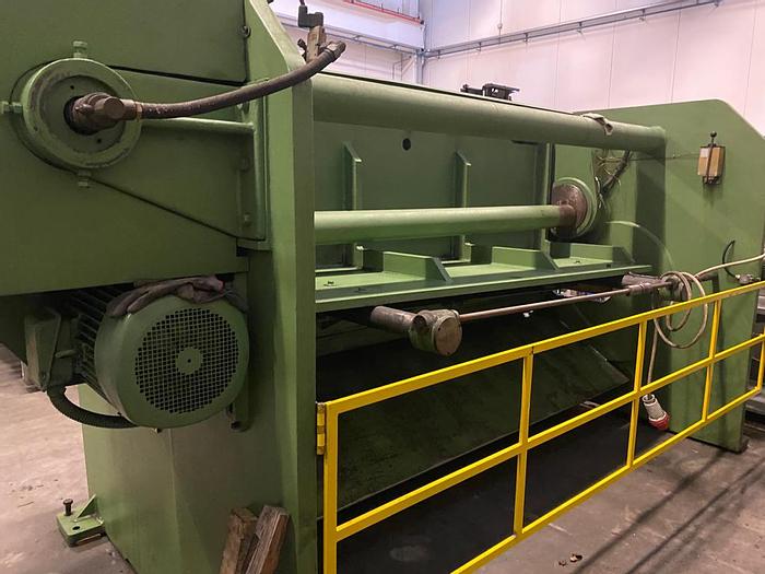 Used  Worcom Shearing machine