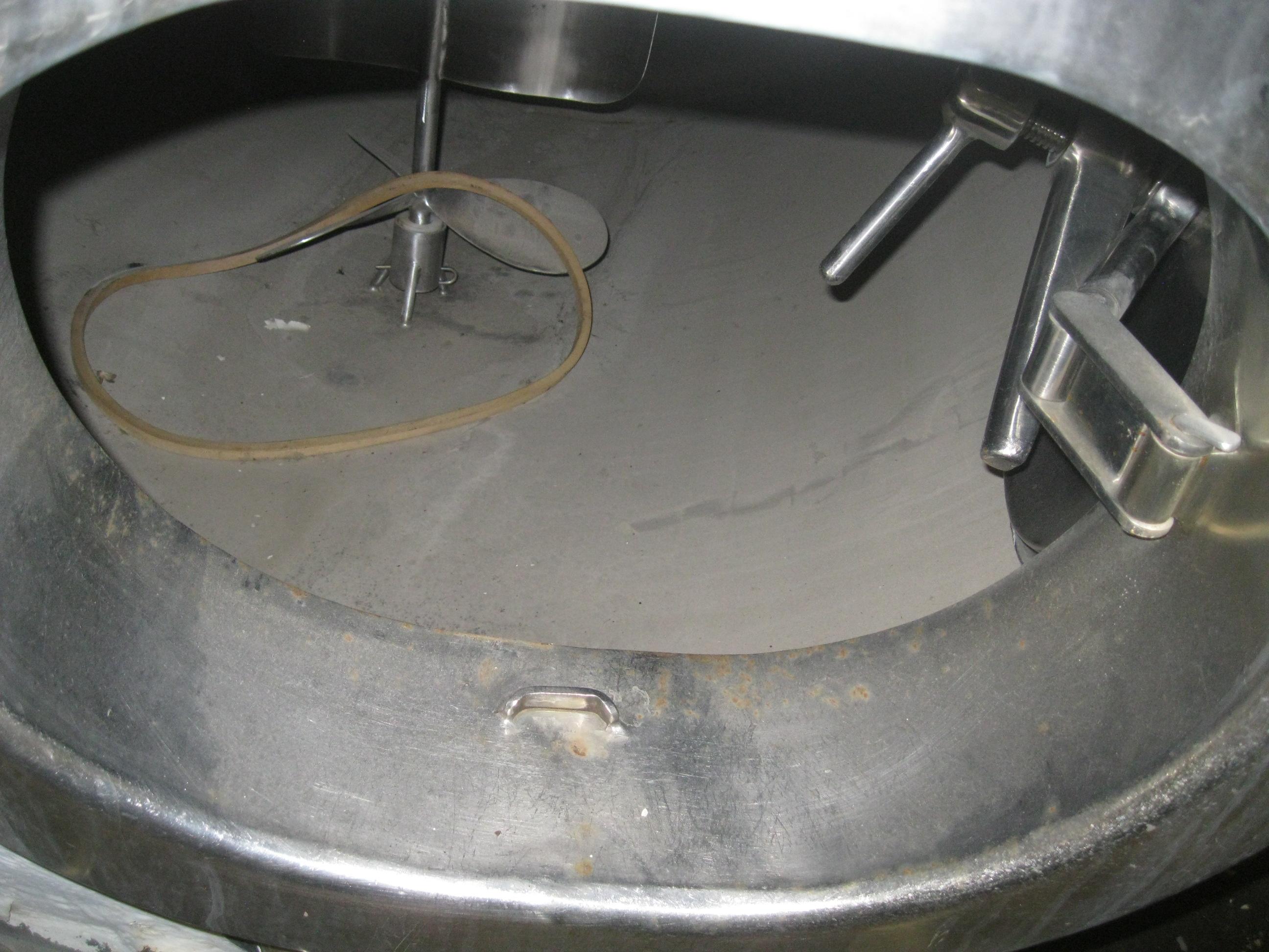 Usado 1000 GALLON HORIZONTAL BULK TANK WITH AGITATION AND JACKET