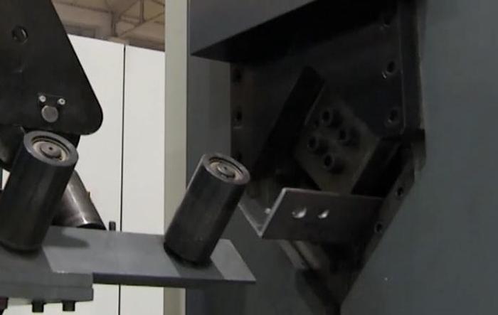 6" x 6" x 13/16"AKYAPAK AKD 160 ANGLE PROCESSING LINE