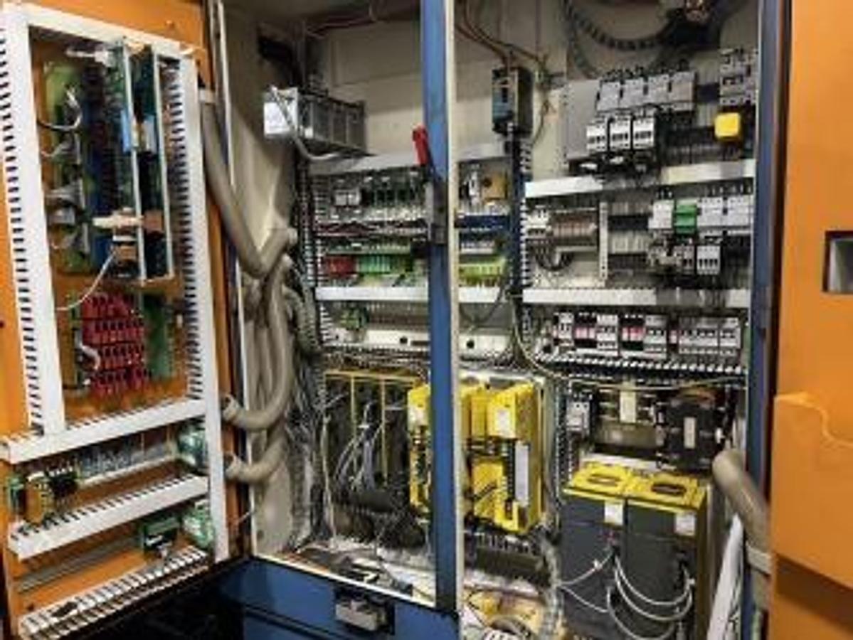 Used GLEASON PHOENIX MODEL 400GH CNC GEAR HOBBER