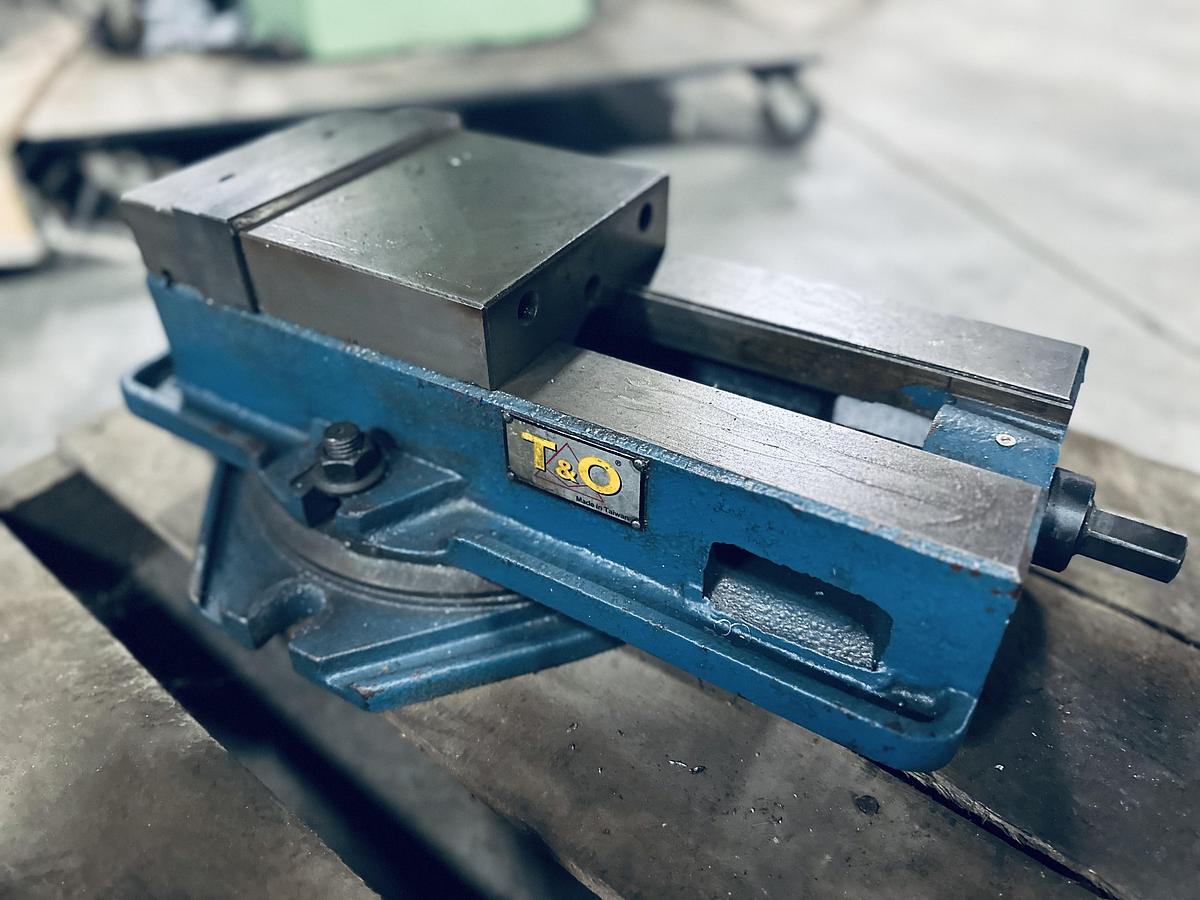 Used T&O Table Vise