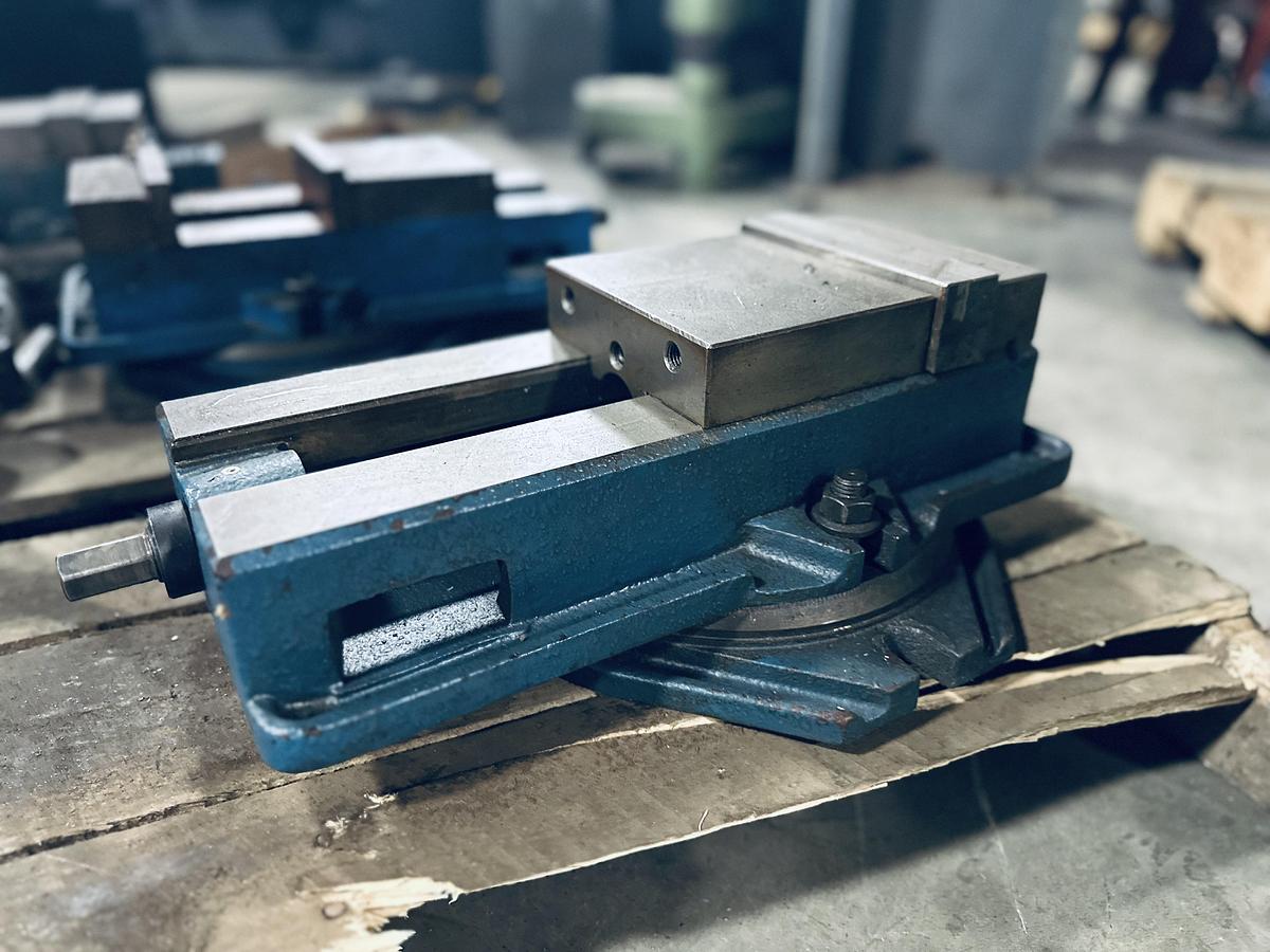 Used T&O Table Vise