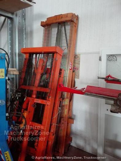 Usato Elevatore a forche portato Agrimaster LIFT 1500 - 200