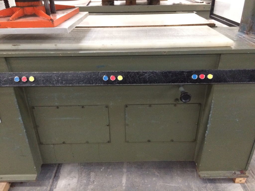 Used Fipi brand die-cutting press, for fabric, leather, leather and the like.