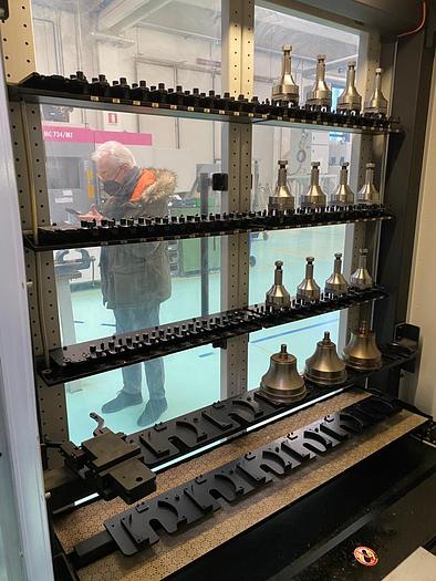 Usato CENTRO DI LAVORO A 5 ASSI MAZAK VARIAXIS 500/5X