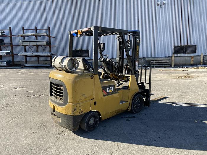 Used 8,000 POUND CAPACITY CATERPILLAR FORKLIFT MODEL GC40KS MFG. 2015