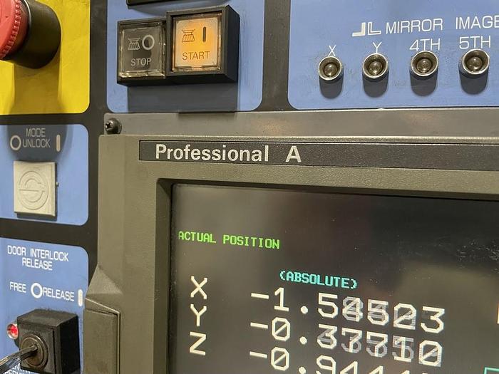 Used 2000 Makino SNC64 CNC Vertical Machining Center