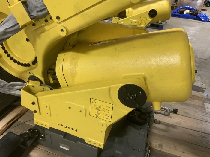 Used FANUC R2000iB/125L 6 AXIS CNC ROBOT WITH R30iA CONTROLLER