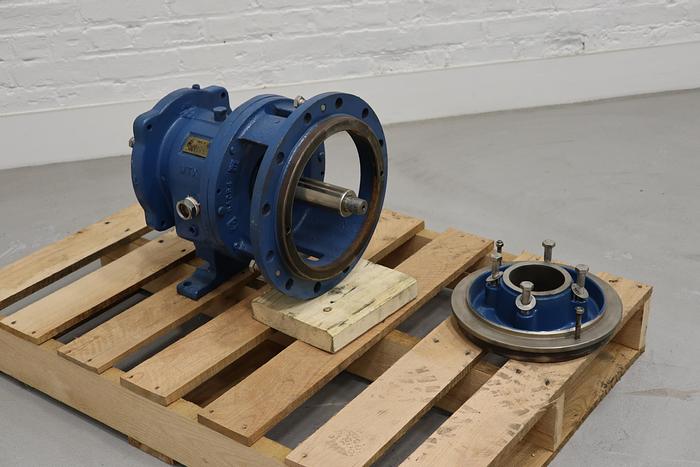 Used Goulds 3196 MTX Power End with 10" Stuffing Box #44034